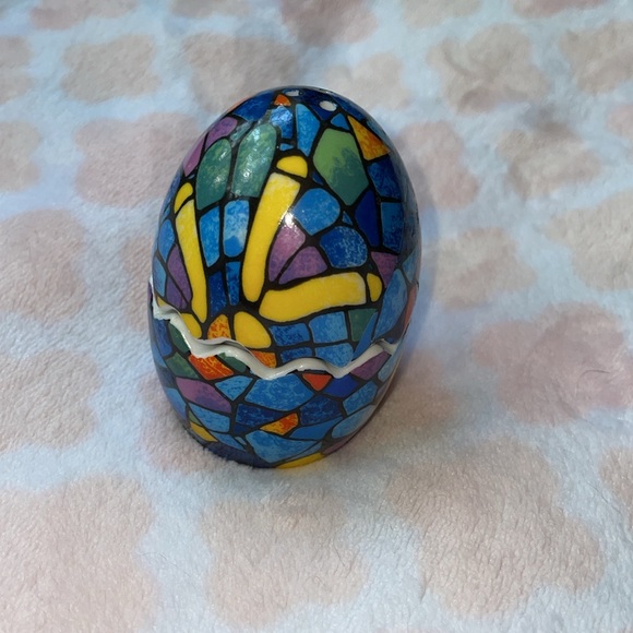 GAUDI CRACKED EGG Salt and Pepper Shaker - Picture 6 of 8